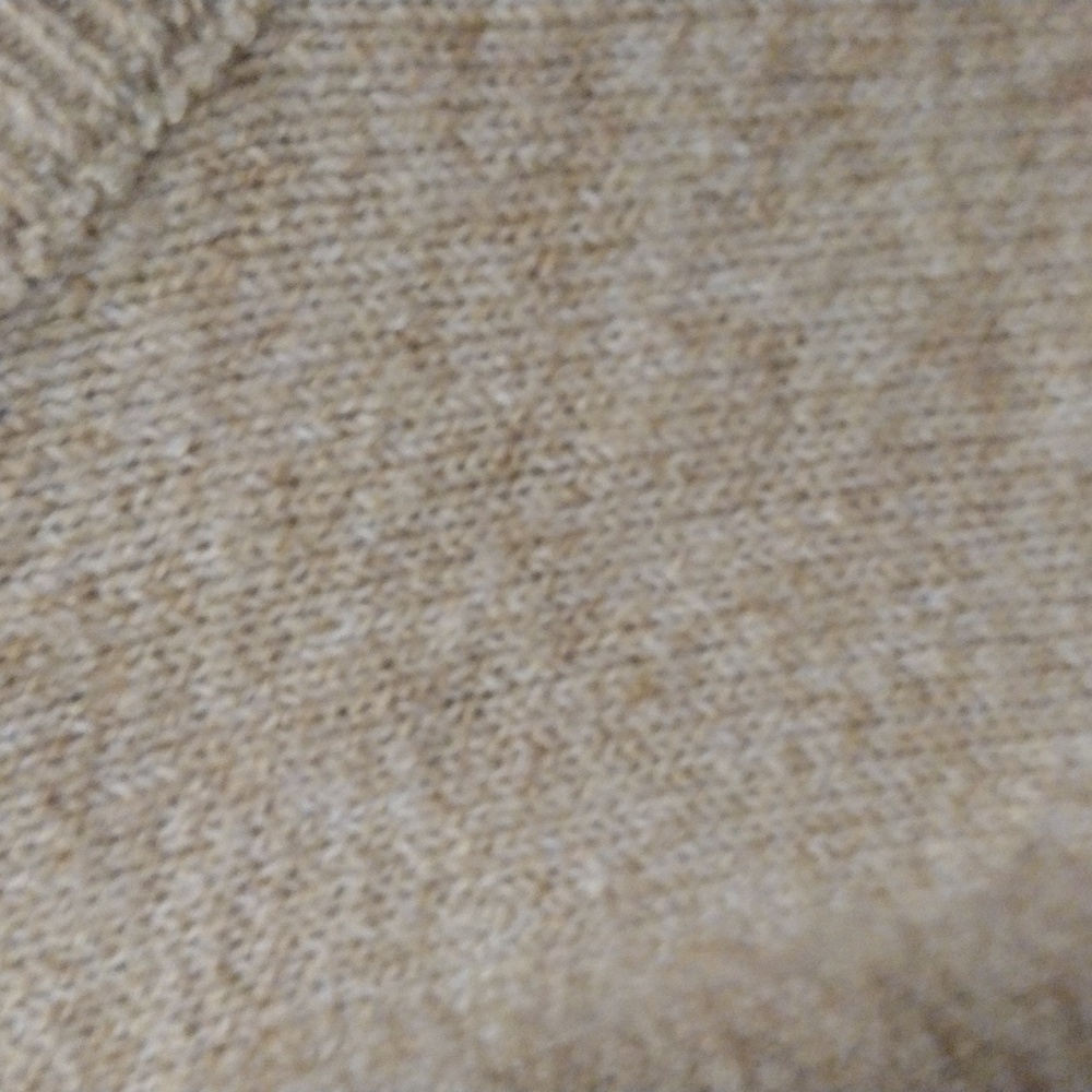 Vince Camuto Oversized Heart Sweater. - Picture 6 of 9